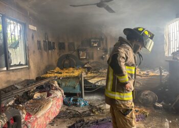 Héroes de Cancún Sofocan Rápido Incendio en la SM 227