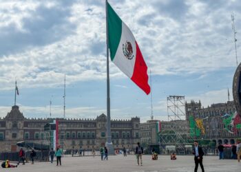 Histórico izamiento de bandera en honor a las mujeres indígenas
