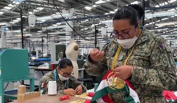La Presidenta de México Presume la Banda Presidencial con un Toque Histórico y Femenino
