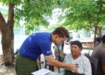 Muerte de al menos 50 personas en incendio de barco con refugiados sudaneses