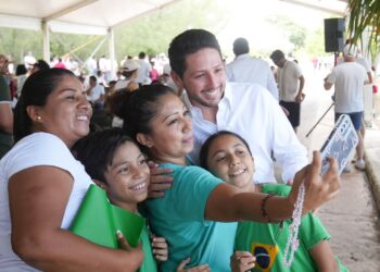 Renán Sánchez Tajonar destaca el liderazgo de Claudia Sheinbaum en informe a Quintana Roo