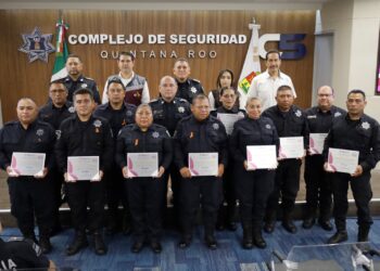 SSC reconoce a policías por más de 20 años de trayectoria en Quintana Roo