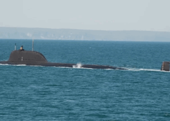 El submarino nuclear ruso impacta un objetivo simulado