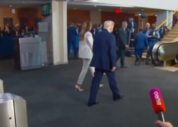VIDEO Un camarógrafo, clave en la avería de la escalera de Trump en la ONU