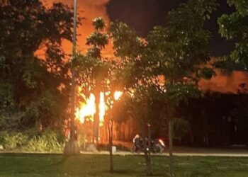 #VIDEO.Un devastador incendio en El Ballenitas consume el restaurante familiar en Cancún
