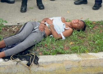 Vecinos linchan a Presunta 'RobaTaxis'