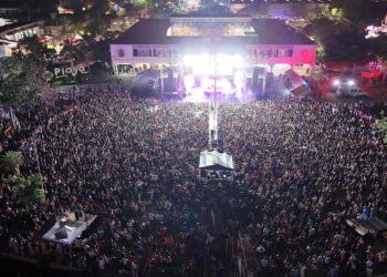 Yeri Mua conquista a más de 25 mil jóvenes en Playa del Carmen