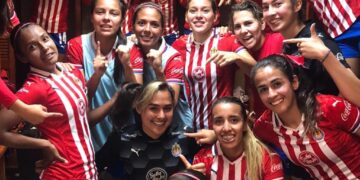 Chivas Femenil alcanza los 600 goles en la Liga MX Femenil con doblete histórico de Denise Castro