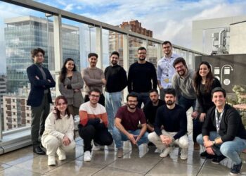 Clintell invierte €1,2 millones para potenciar su IA telefónica Ringr y reducir costos hasta 65 %