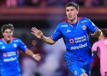 Cruz Azul hila su séptimo triunfo tras remontar a Juárez