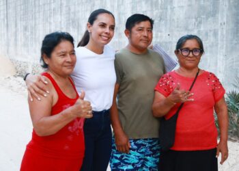 Ana Paty Peralta supervisa mejoramiento vial en la Supermanzana 103