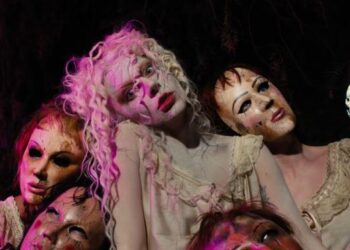 Lady Gaga estrena el inquietante vide de ‘The Dead Dance’ en la Isla de las Muñecas