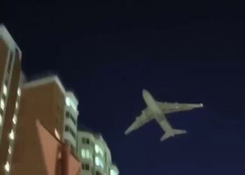 Avión sobrevuela Moscú a baja altura en medio de ataques de drones