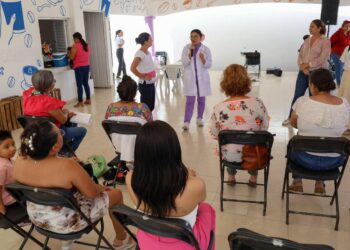 «Ana Paty Peralta promueve la prevención del cáncer de mama en Cancún»