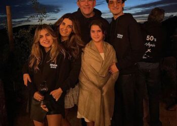 Mayrín Villanueva celebra con gratitud sus 55 cumpleaños rodeada de amor familiar