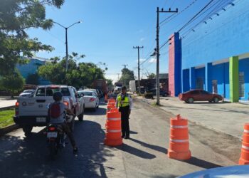 Advierten sobre Obras Viales en la Avenida Kabah, cierran Carril Temporalmente