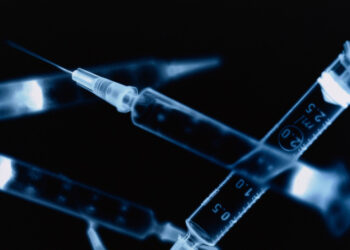 Alarmante Brote de VIH en el Pacífico Sur Casos Aumentan Diez Veces y Crece el Riesgo por el 'Bluetoothing'