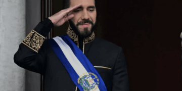 El Presidente Nayib Bukele se Jacta de que su Apellido ya es un Verbo Político