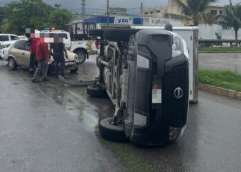 Accidente: Fuerte Volcadura por No Respetar un Alto en la SM 227 de Cancún