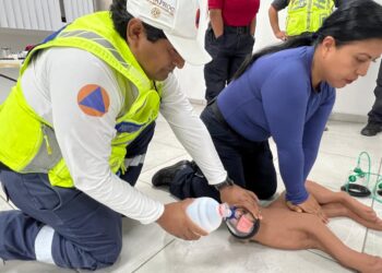 Capacitan a personal de Protección Civil en primeros auxilios para mascotas en Playa del Carmen