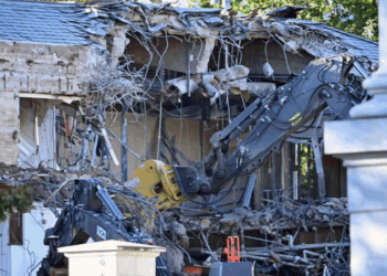 «Rusia Rechaza Alto al Fuego y Trump Moderniza el Ala Este de la Casa Blanca»