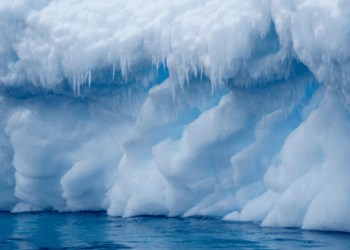 «Descubren misteriosa capa bajo la Antártida que desafía estudios climáticos»