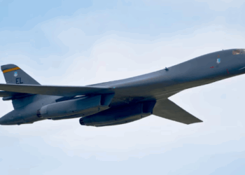 «Bombarderos estadounidenses B-1B sobrevuelan cerca de Venezuela»