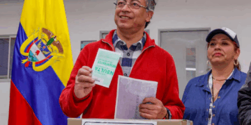 «Petro responde a críticas por la consulta del Pacto Histórico»