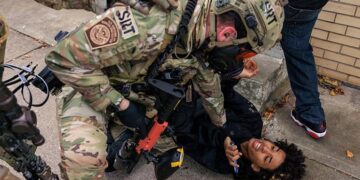«ICE detiene a más de 3 mil inmigrantes en Chicago durante la Operación Midway Blitz»