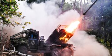 VIDEO «Moscú intensifica ofensiva sobre complejos militares en Ucrania»