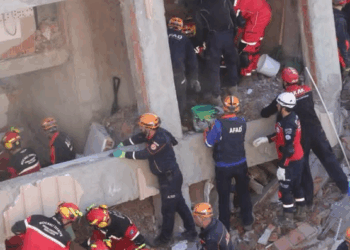 VIDEO «Derrumbe en Turquía deja muertos y una familia atrapada en Gebze»