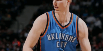 «Ex-jugador de la NBA Kyle Singler acusado de agresión a su pareja»