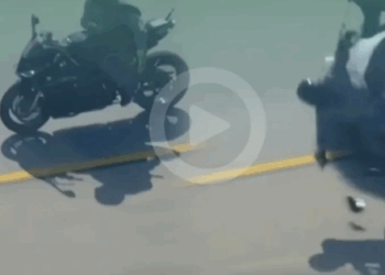 «Persecución policial en California termina en colisión de motocicleta»