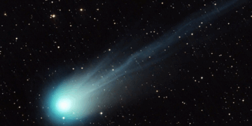 "Detectan misteriosas señales de radio en un cometa que orbita cada 70 años"