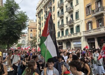 Clamor por la Flotilla Manifestación en Barcelona Exige la Liberación de los Tripulantes Detenidos