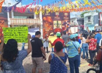 Comerciantes protestan contra alza de Impuestos Municipales en FCP