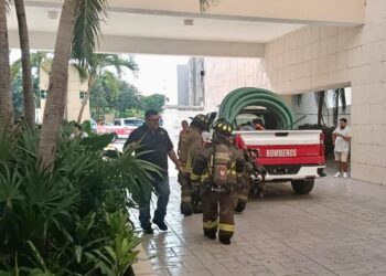 Controlan Incendio en Cuarto de Máquinas de Departamento en Cancún