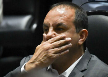 Cuauhtémoc Blanco Exhibido Jugando Pádel en Plena Sesión Hasta aqui se escucha los raquetazos