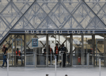 El Gran Robo del Louvre: Joyas de Napoleón III Desaparecen en 7 Minutos