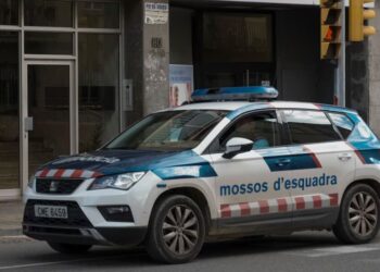 Detienen a Hombre por Violación de Hija de 20 Años en Plena Calle