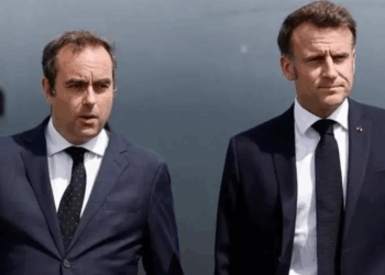 Dimisión Relámpago: Francia se Hunde en una Nueva Crisis Política