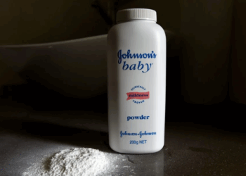 «Johnson & Johnson enfrenta demanda por talco contaminado con asbesto en Reino Unido»