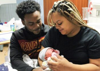 El Milagro del '7-Eleven' Bebé Nacida en Sincronía Numérica Causa Revuelo Viral