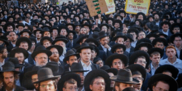 Masiva Protesta Ultraortodoxa en Jerusalén Contra el Servicio Militar