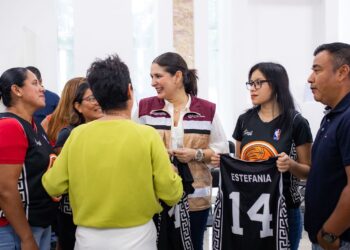 Estefanía Mercado presentá iniciativa para regularizar y poner alto a las invasiones en Playa del Carmen