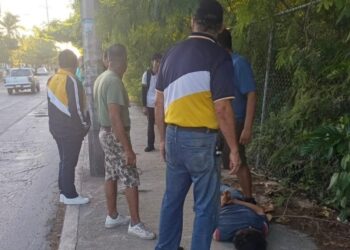 Frustran Violento Asalto a Estudiante de la UNID en la Av. Kabah, compañeros Detienen al Agresor