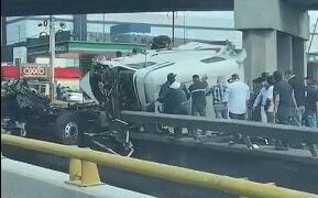 Fuerte Accidente en la México-Querétaro Volcadura Causa Caos Vial