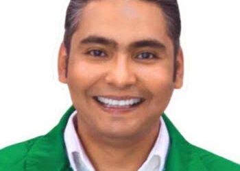 Alcalde de Emiliano Zapata Derriba un Poste por Foto