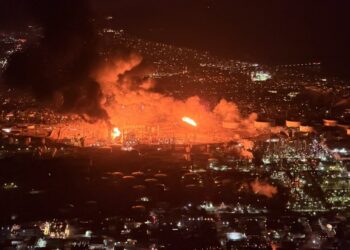 Gran Explosión e Incendio en Refinería de Chevron en California