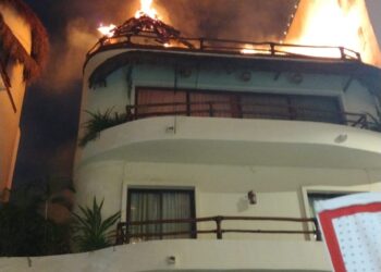 Bomberos Sofocan Incendio en Condominio de Playa del Carmen
